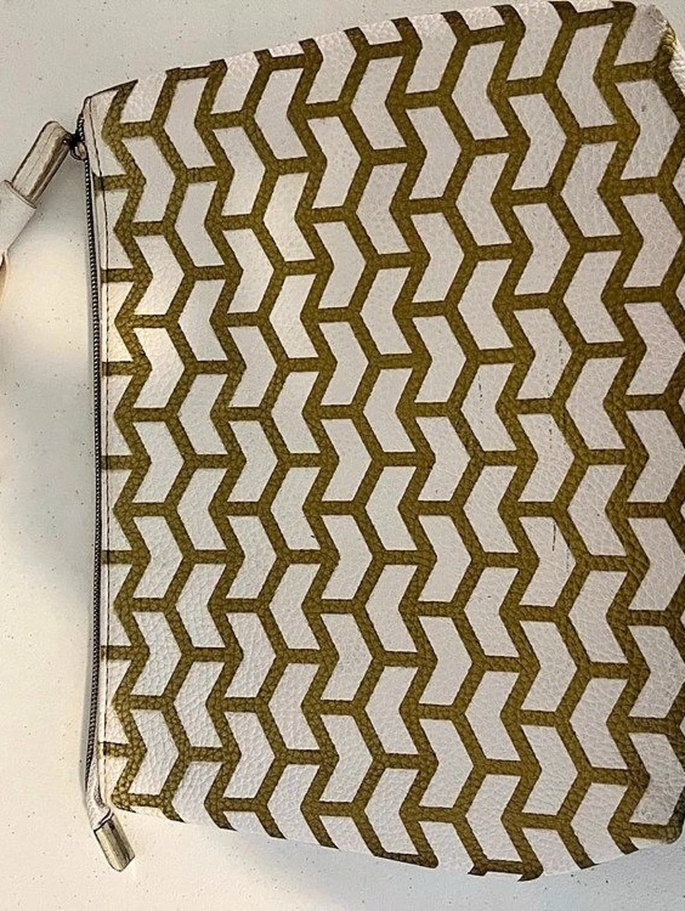 Geometric Pouch in White & Gold Like New